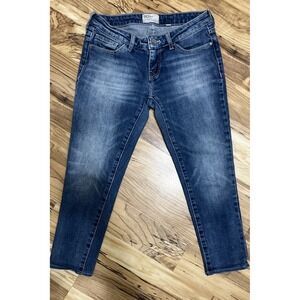 Buckle BKE Stella Women's Size 26x29 Low-Rise Distressed Denim Capri